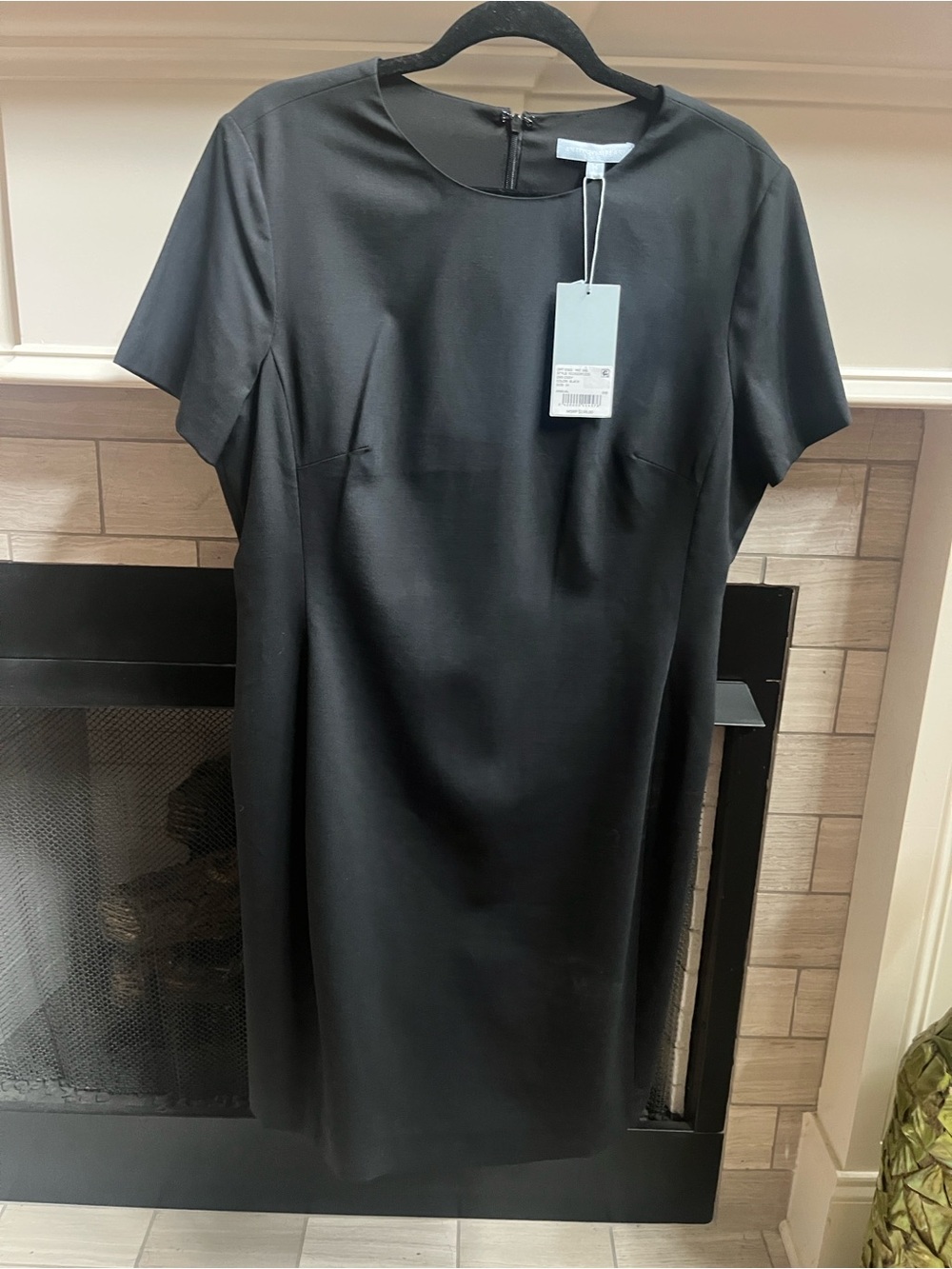 ANTONIO MELANI Black Short-Sleeve Sheath Dress with Round Neck